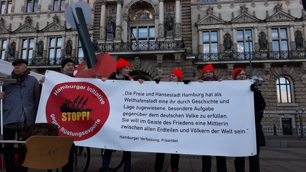Ini gegen Rüstungsexporte vorm Hamburger Rathaus